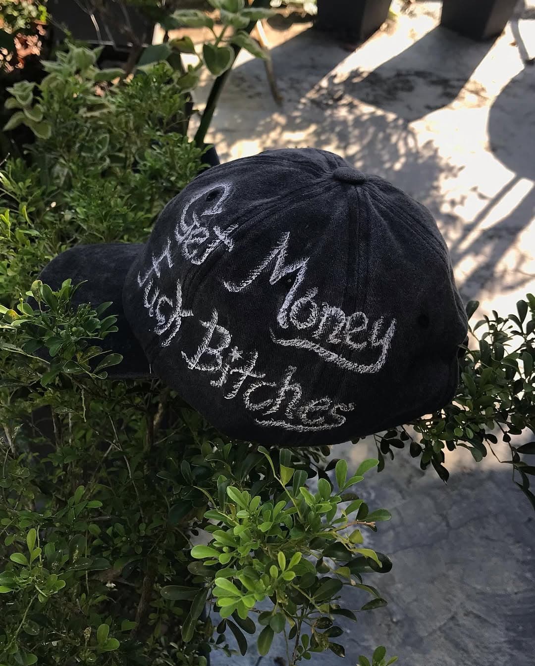 Hand-painted cap detail